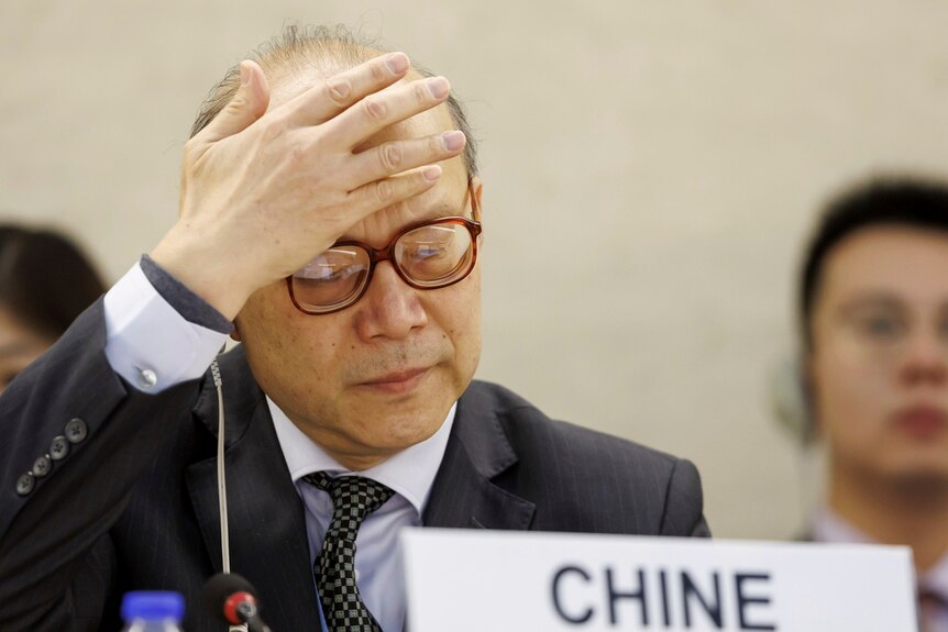 中国驻日内瓦大使陈旭说中国坚持把尊重和保障人权作为治国理政的重要工作。