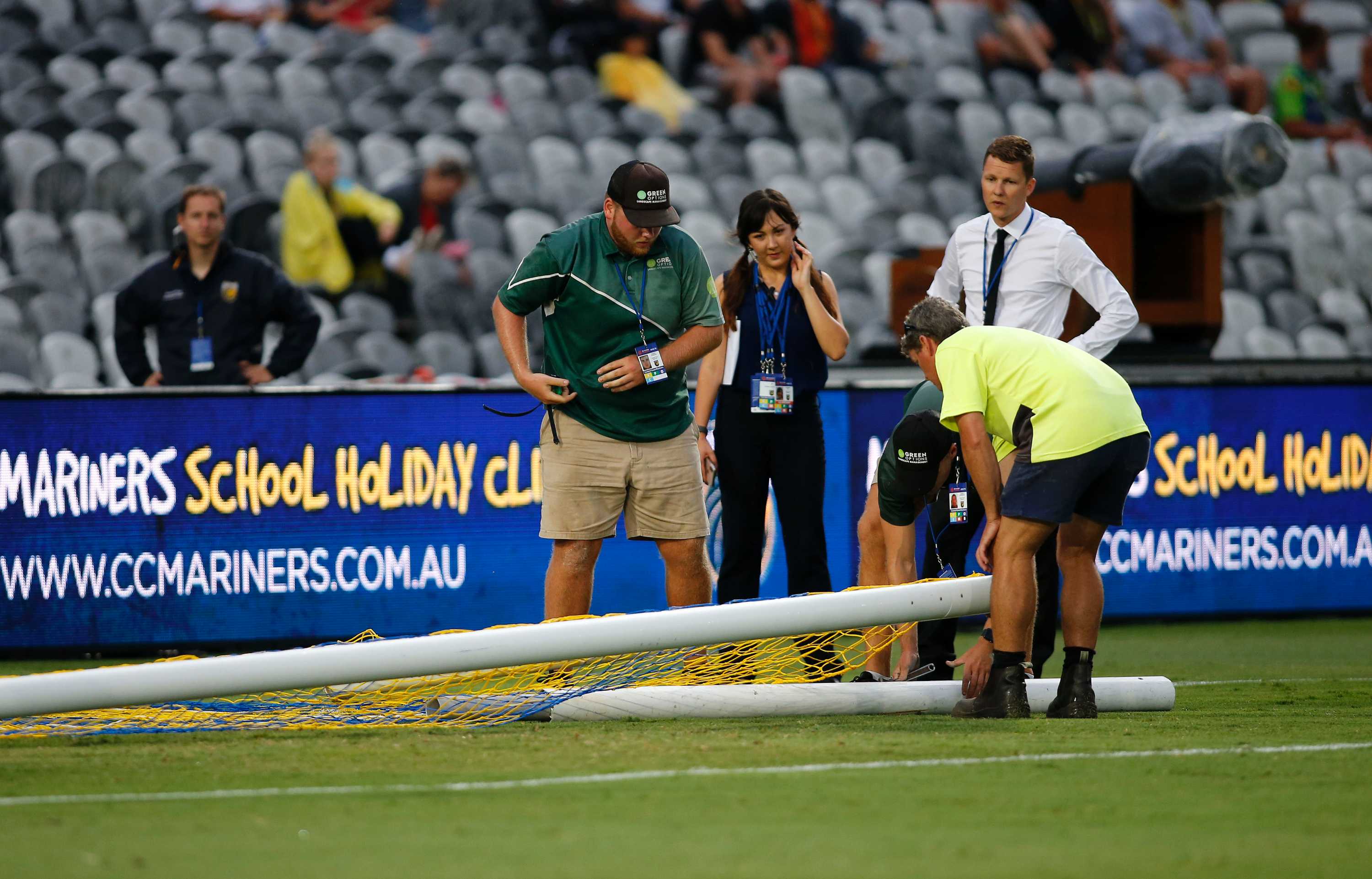 Central Coast Mariners' terrible year ends in embarrassing delays as goal breaks in loss to