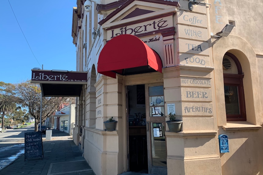 l'extérieur d'un restaurant