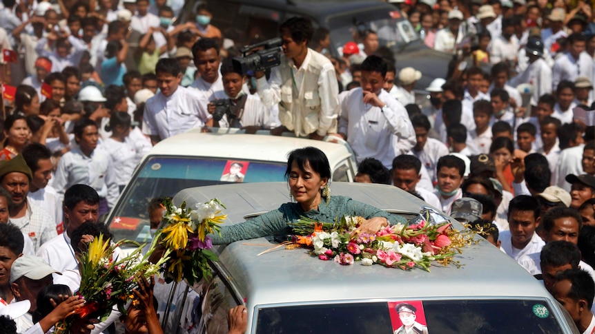 Aung San Suu Kyi greeted by supporters
