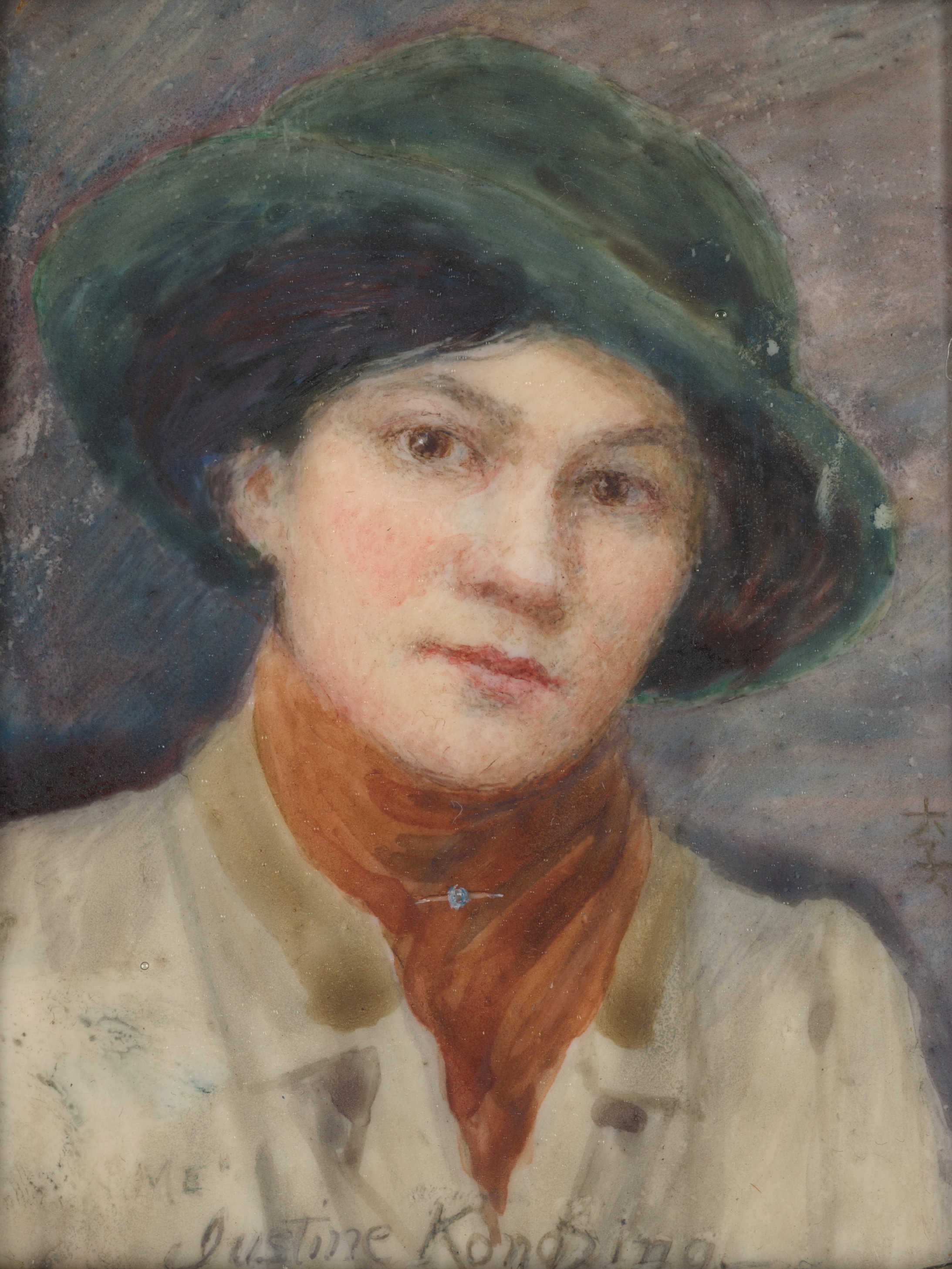 Um retrato em miniatura em aquarela, pintado com pequenos pontos, de uma mulher asiática australiana na década de 1910, usando um chapéu.