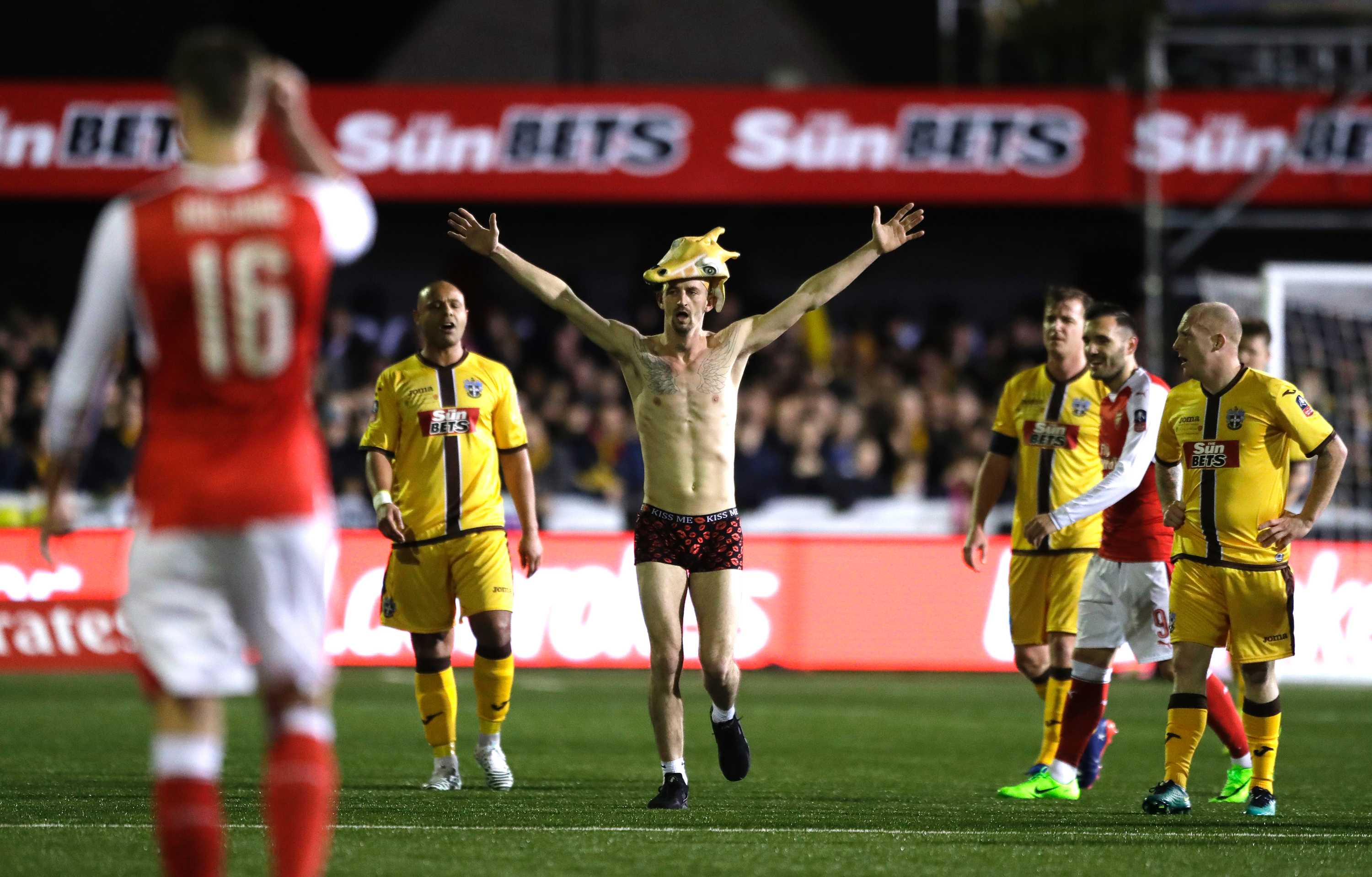 Sutton United's pieeating keeper Wayne Shaw resigns after betting