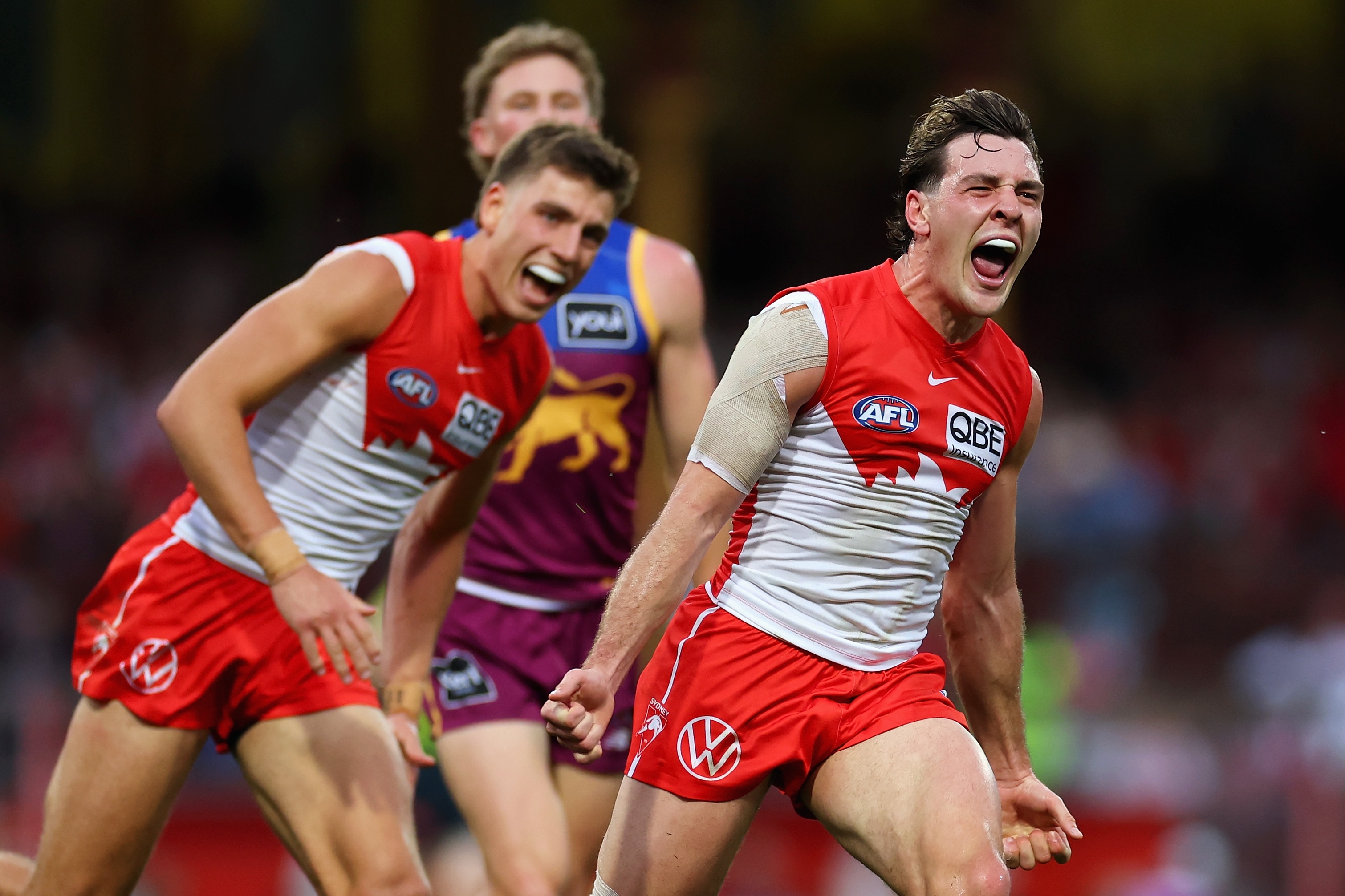 Live: Swans stunning Lions with inspired qualifying final display
