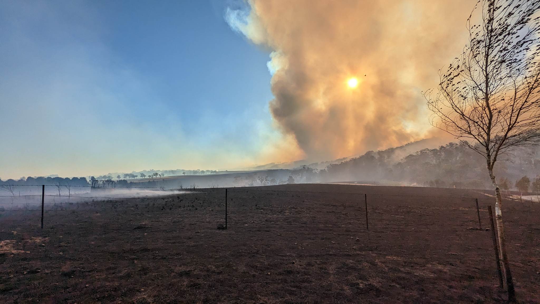 Firefighters build containment on Craigs Road bushfire ahead of
