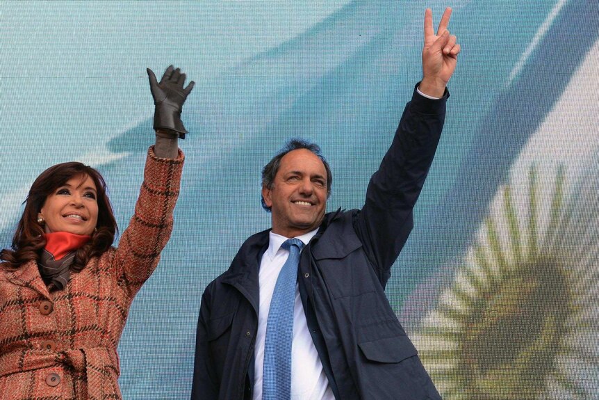 Argentine president Cristina Fernandez de Kirchner (L) and presidential candidate Daniel Scioli waves during a political rally in Buenos Aires