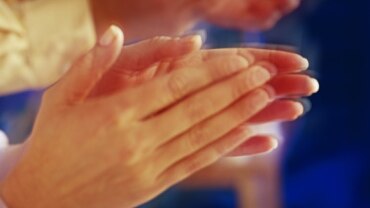 Close-up of a row of hands clapping, good generic (Getty Images: Thinkstock)