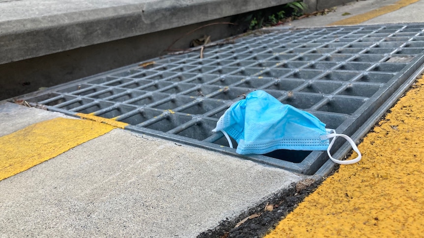 Mask in a drain