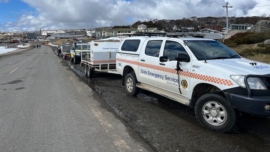 An SES vehicle parked beside a road in the snow fields.
