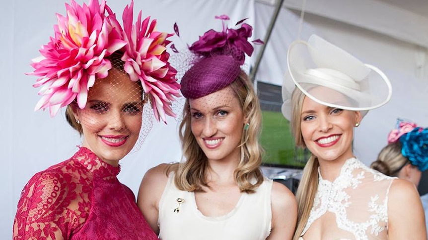 Queenslanders Set Bright Bold Trends For Melbourne Cup Fashion Abc News 