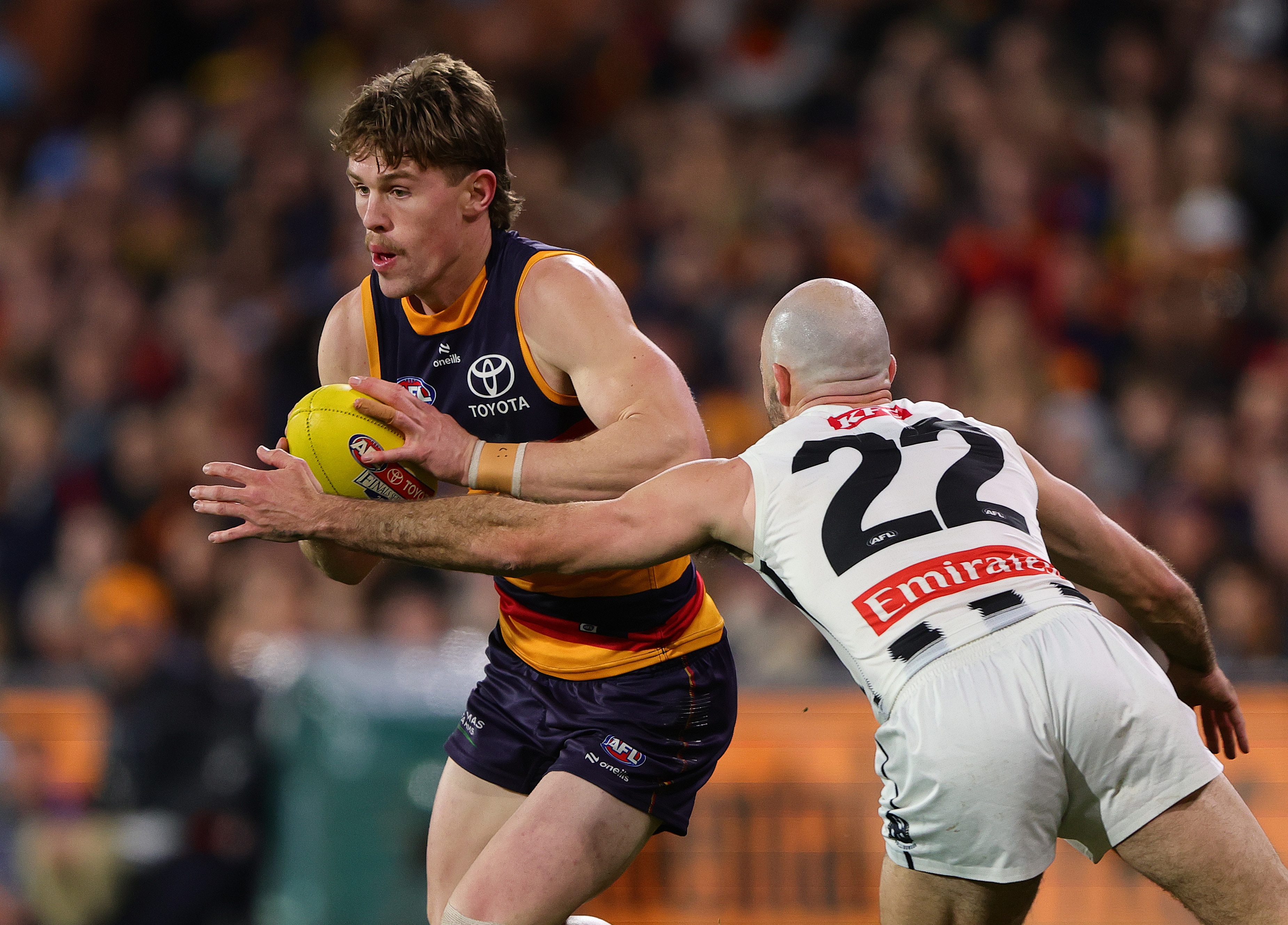 Live: Crows and Magpies out to shake up AFL finals race at Adelaide Oval