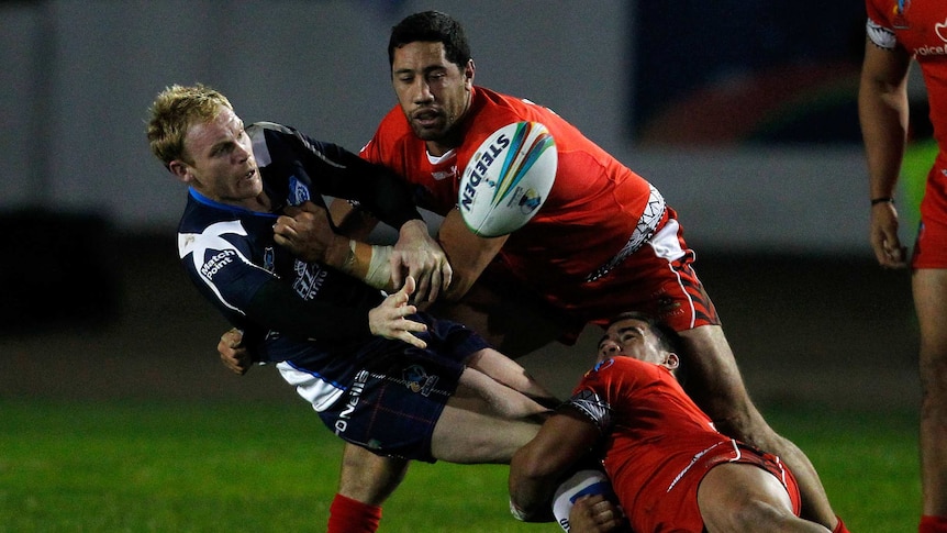 Peter Wallace of Scotland against Tonga's Brent Kite