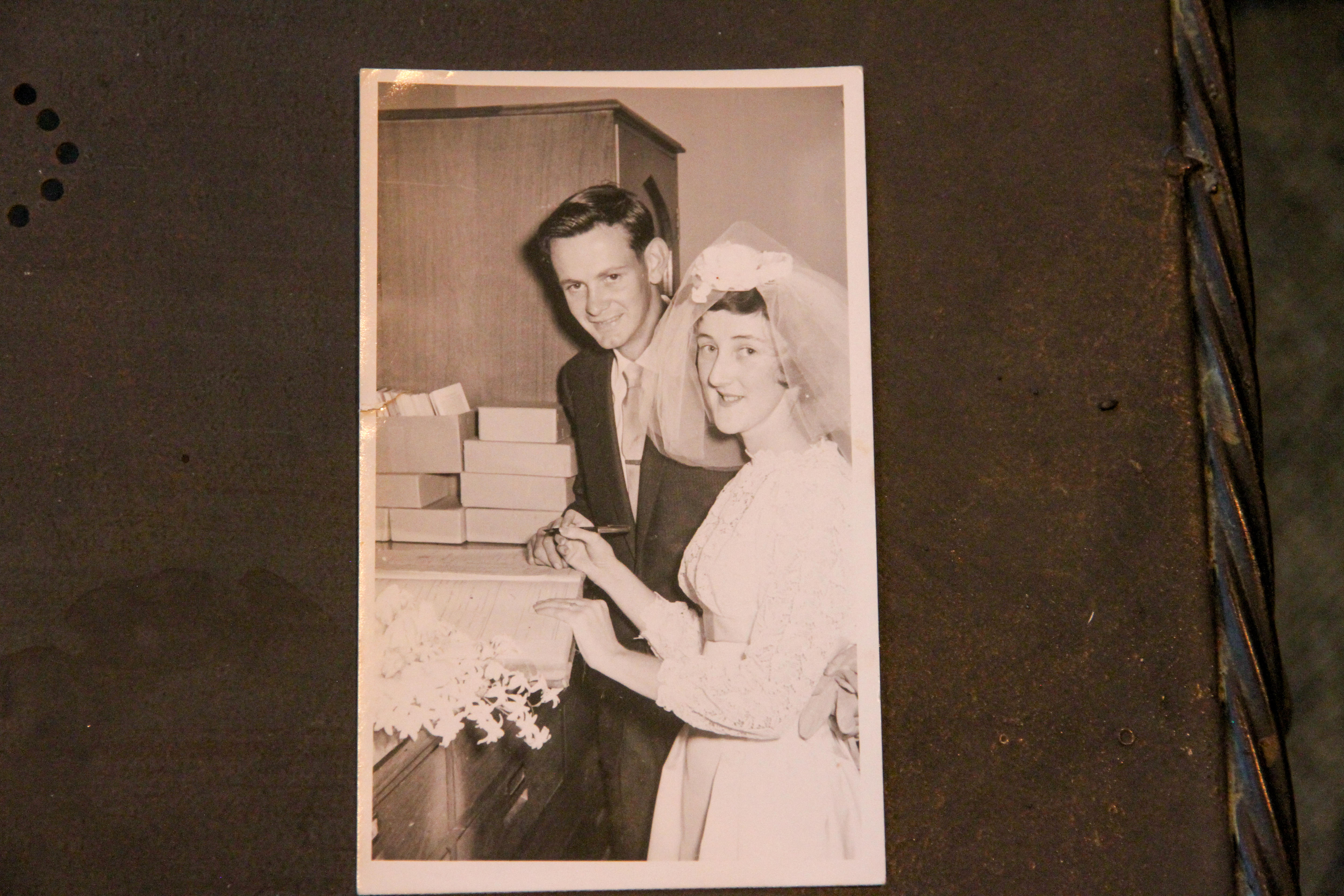 A young couple from the 50s sign the marriage register