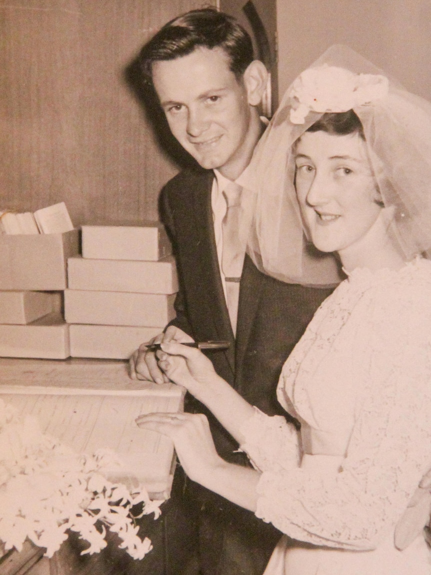 A young couple from the 50s sign the marriage register