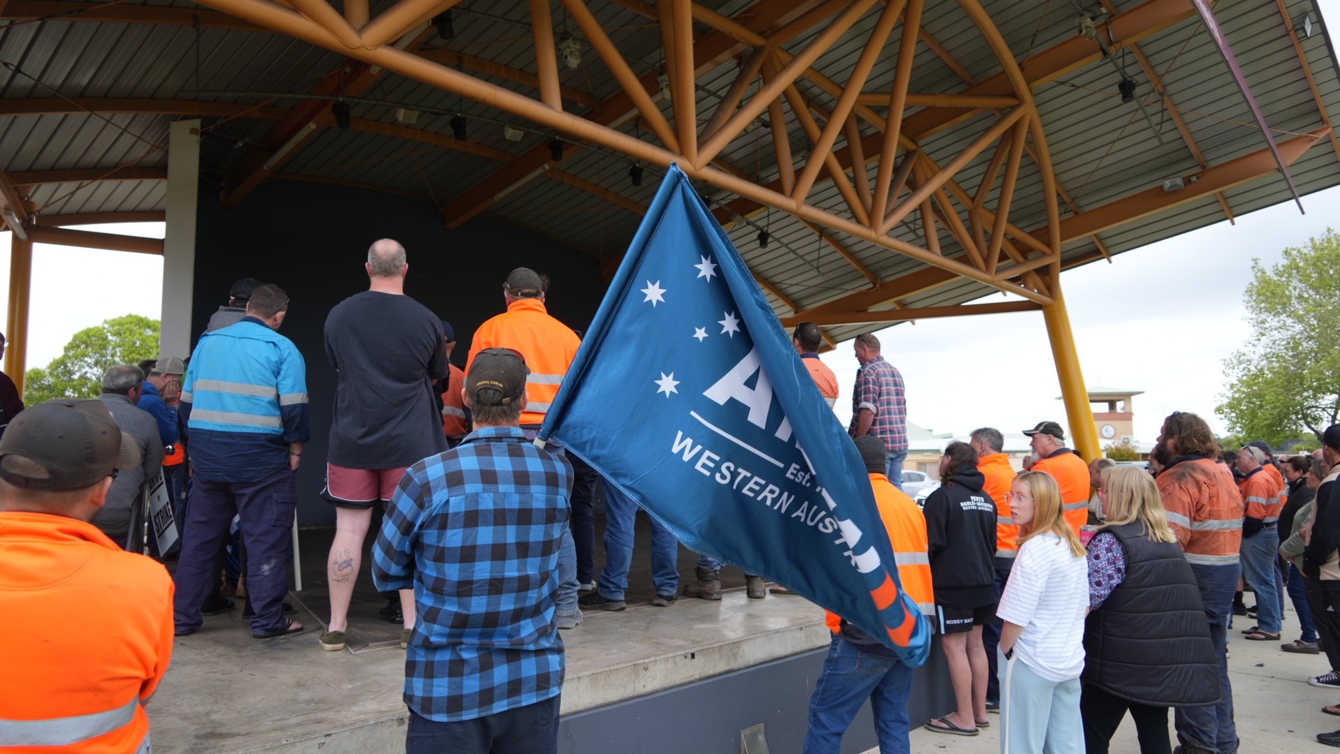 Pay, rosters and future jobs at heart of WA's latest coal strike
