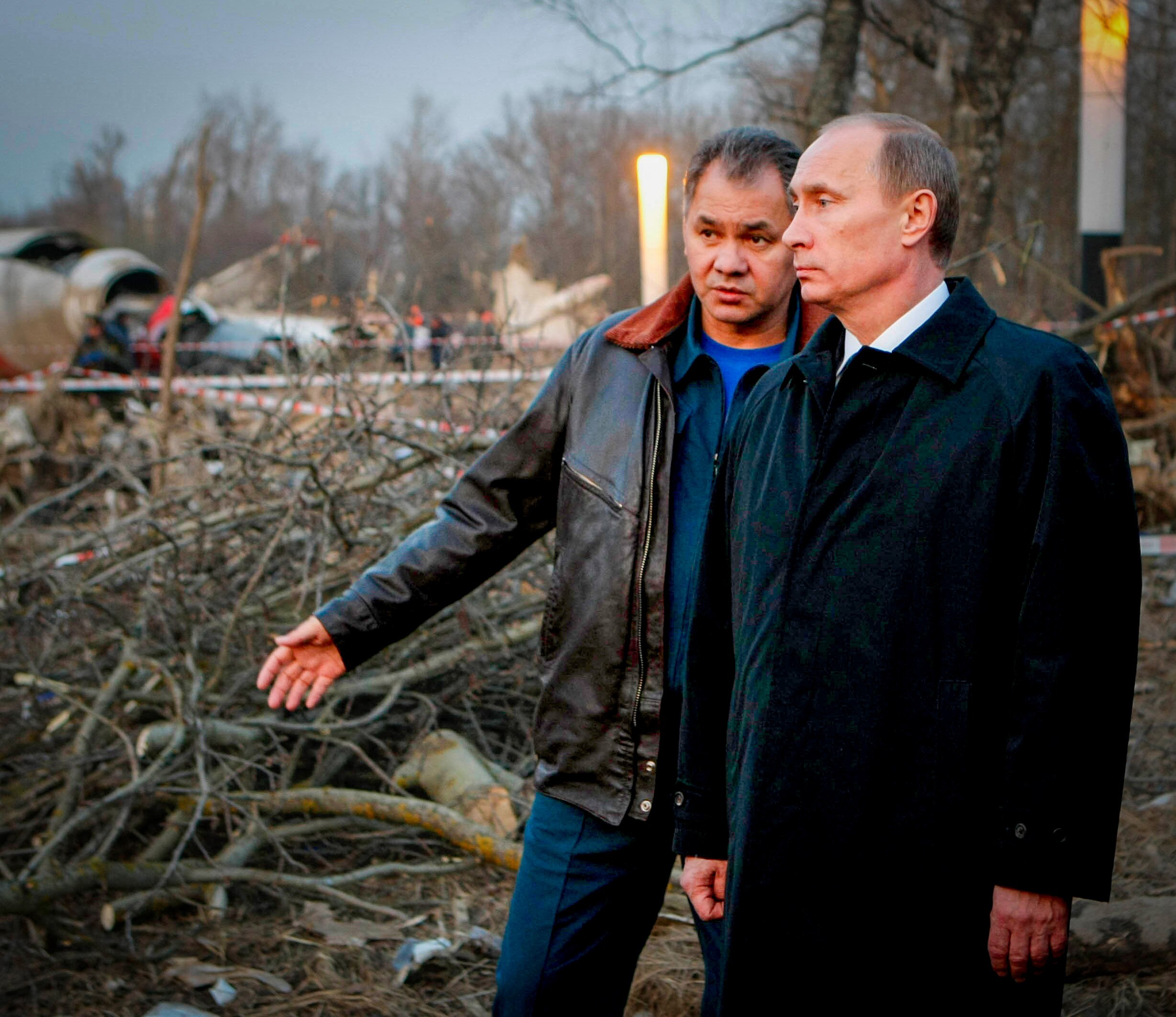 Putin and Shoigu talking at a plane crash site 