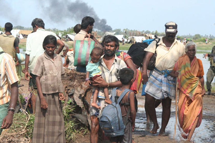 Sri Lankan civilians escape area controlled by Tamil Tigers