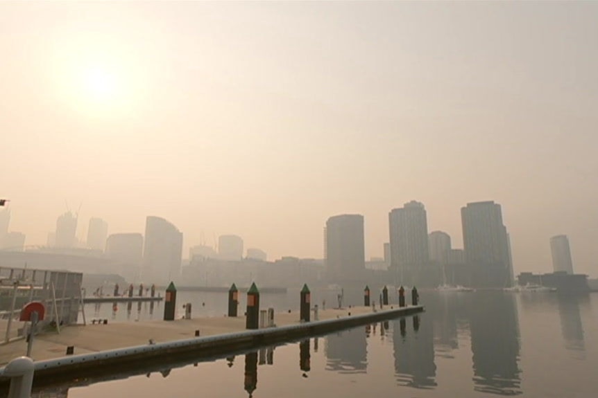 AMA recommends Melbournians stay indoors due to hazardous air quality