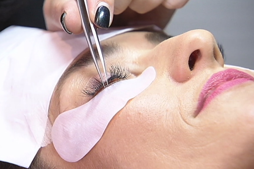 Eyelash extension procedure