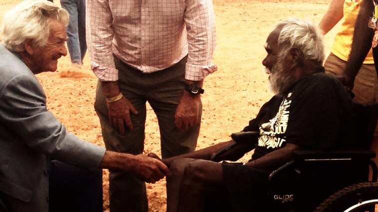 Former PM Bob Hawke meets an elder at Garma 2014