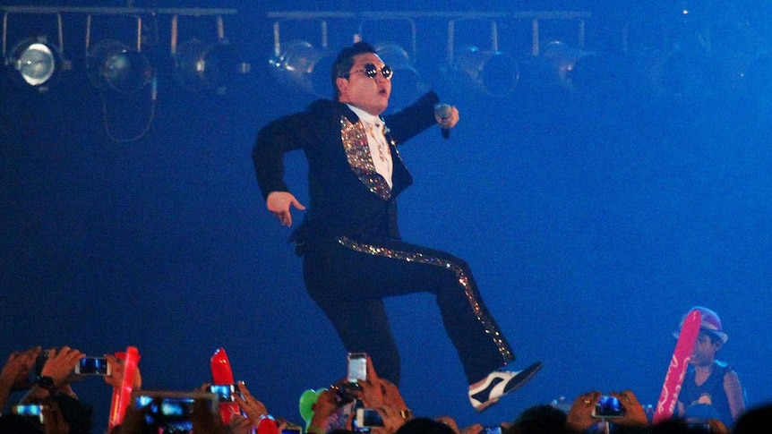 Psy performs Gangnam Style