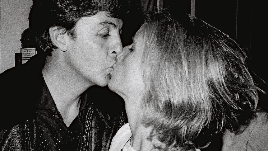 Paul and Linda McCartney share an intimate kiss at Abbey Road Studios, London 1982