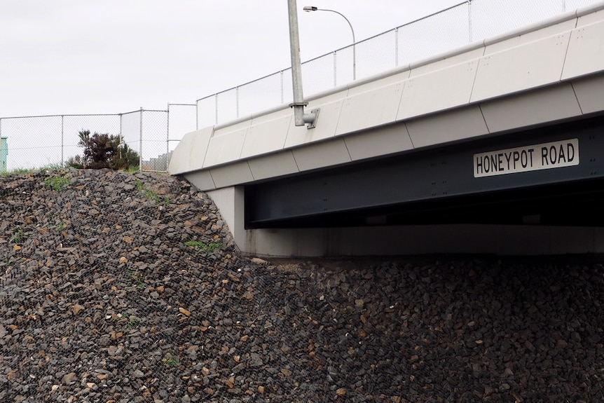 Temporary fencing on Honeypot Road overpass