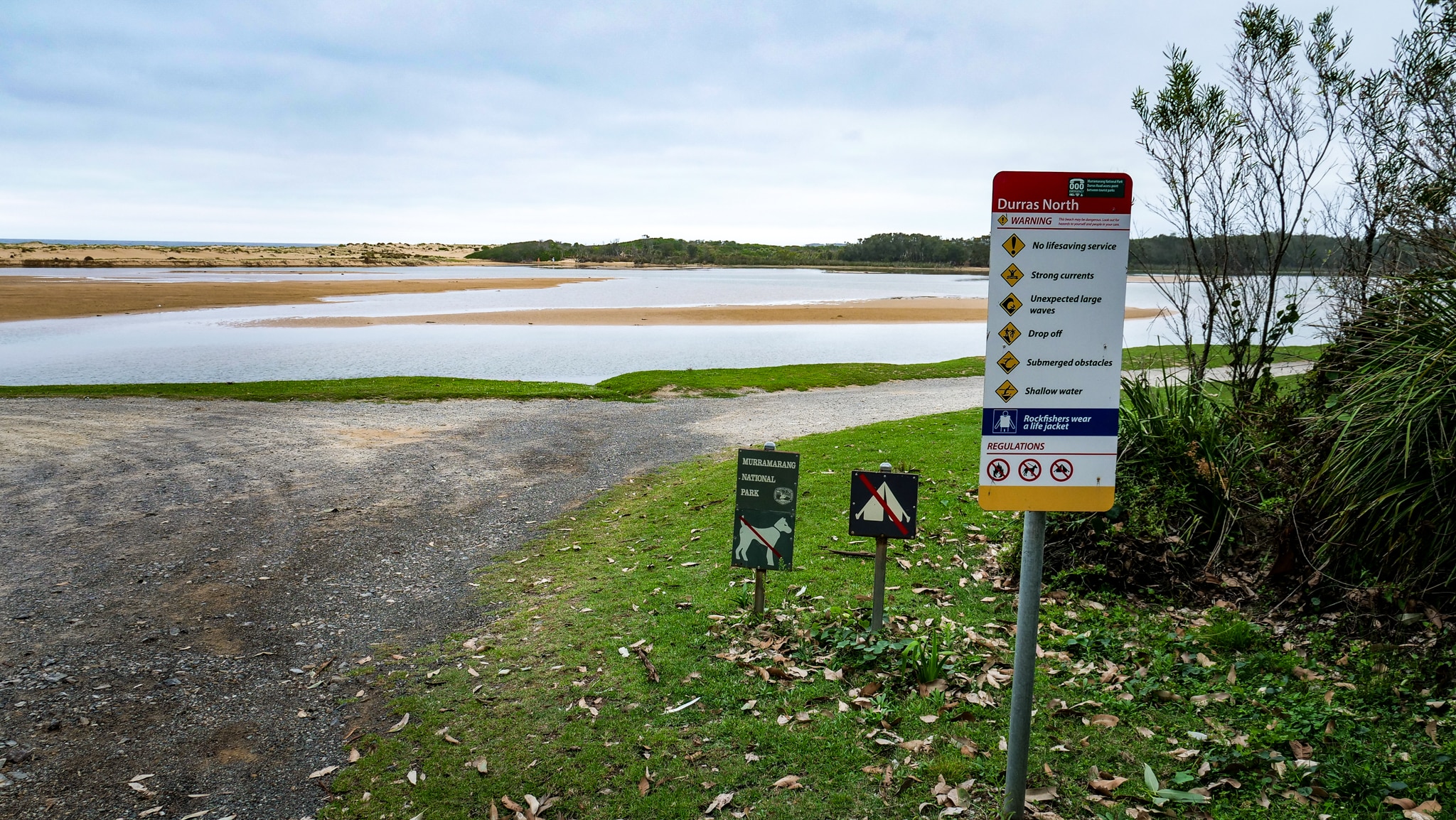 Woman dies while rock fishing on NSW far south coast