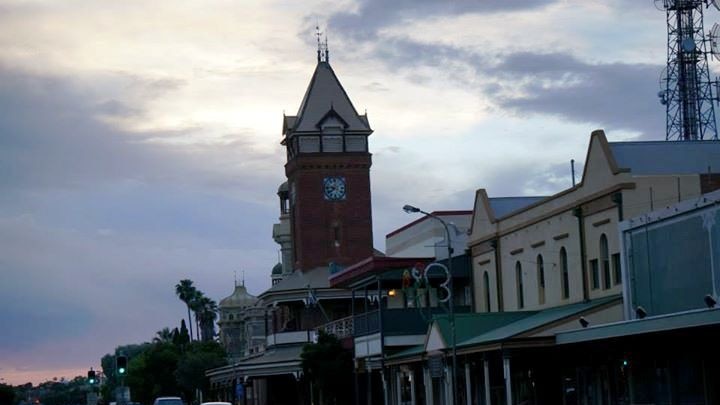 There are calls in Broken Hill for the city to take in some of the 12,000 Syrian refugees set to be permanently resettled in Australia.