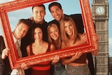 Matthew Perry, Matt LeBlanc, Courteney Cox Arquette, Lisa Kudrow, David Schwimmer and Jennifer Aniston hold a picture frame
