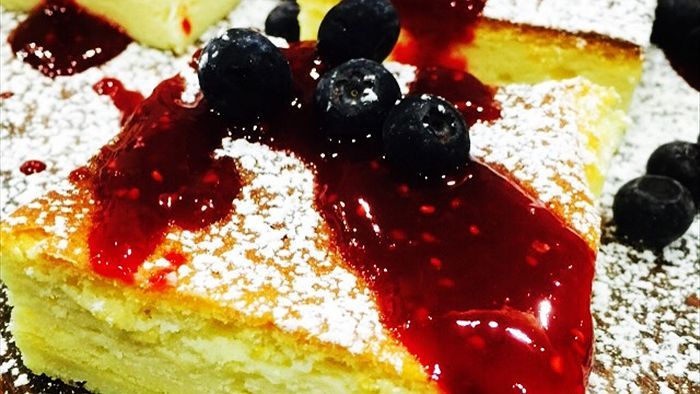 Japanese cheesecake with raspberries - ABC News