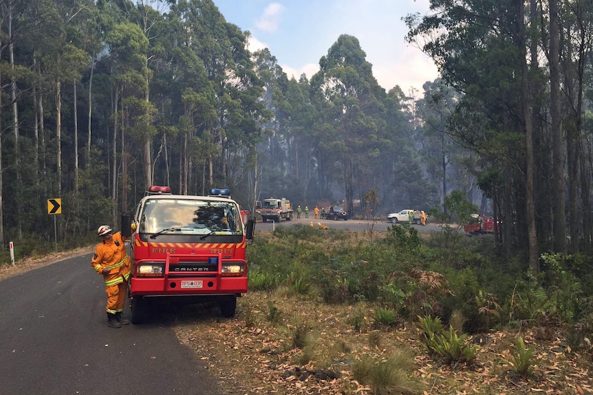 Fire crews at Lorinna Tasmanian Bushfires January 2016