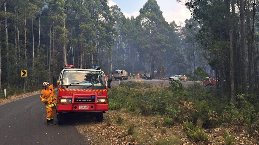 Fire crews at Lorinna Tasmanian Bushfires January 2016