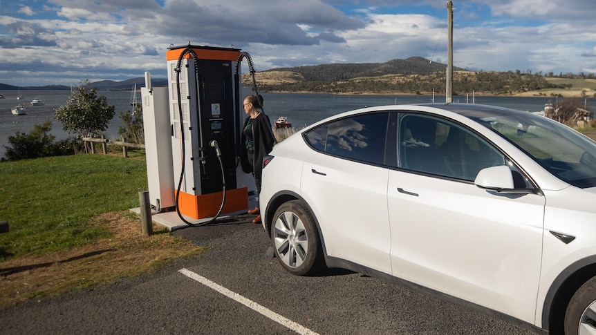Les ventes de voitures électriques ont presque doublé en Tasmanie en un an, pour atteindre près de 1 achat de voiture sur 10