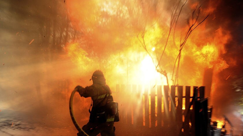 Firefighter battles to contain Santa Barbara blaze