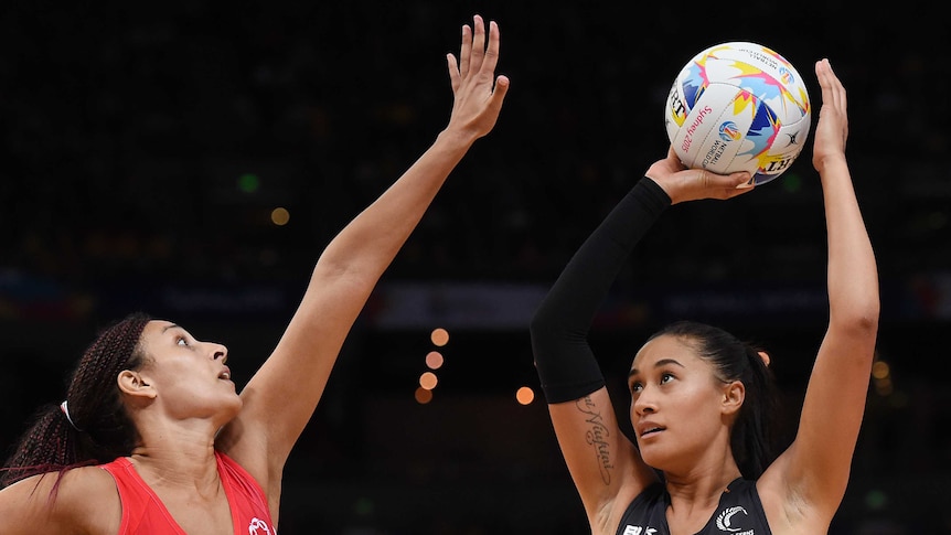 England's Geva Mentor defends New Zealand's Maria Tutaia during the 2015 World Cup semi-final in Sydney.