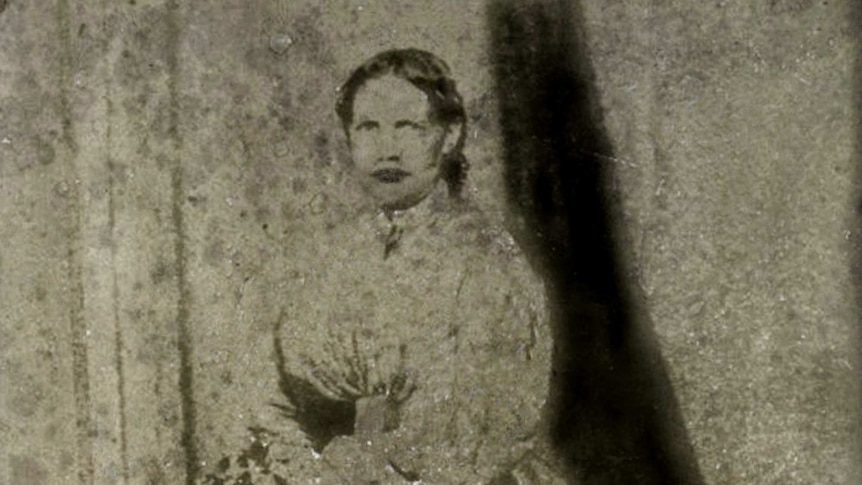 An old black and white photograph of a 19th century woman.