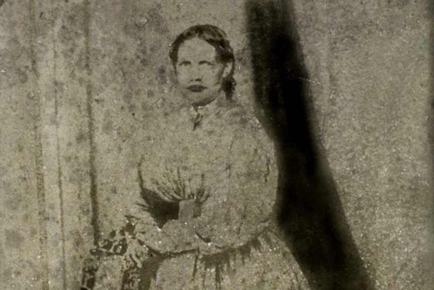 An old black and white photograph of a 19th century woman.