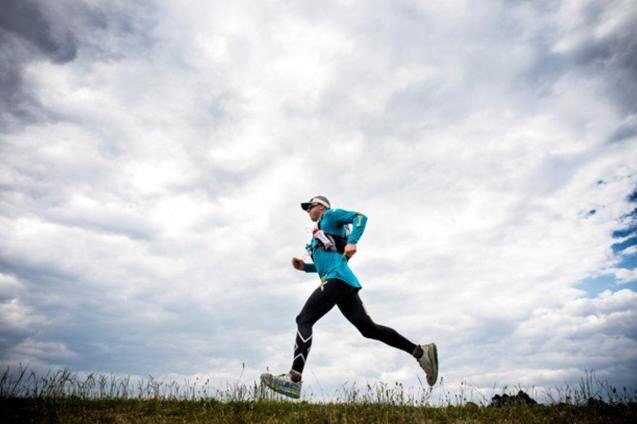 Runner attempts desert crossing record - ABC News
