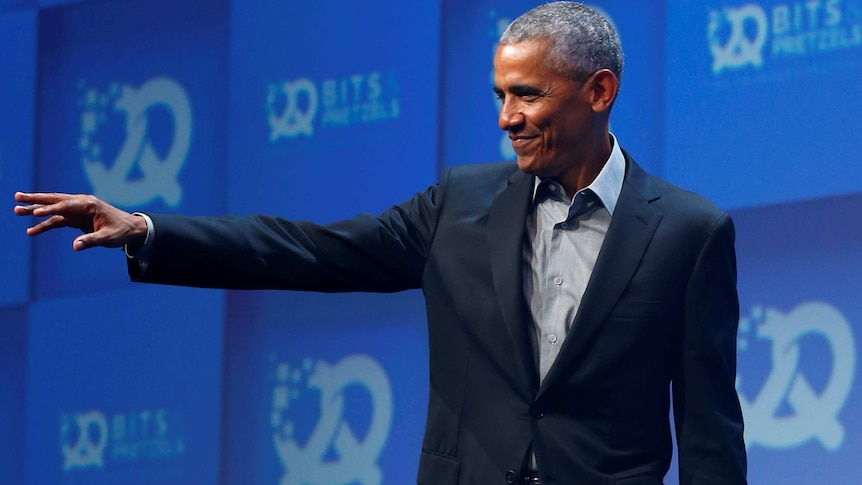 Former US President Obama waves to the crowd.