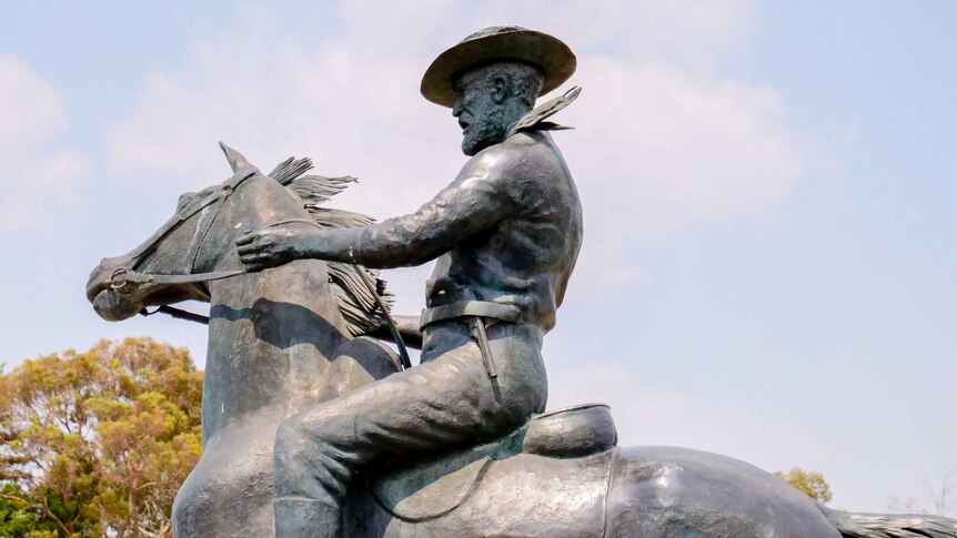 A statue of the bushranger Thunderbolt astride his horse