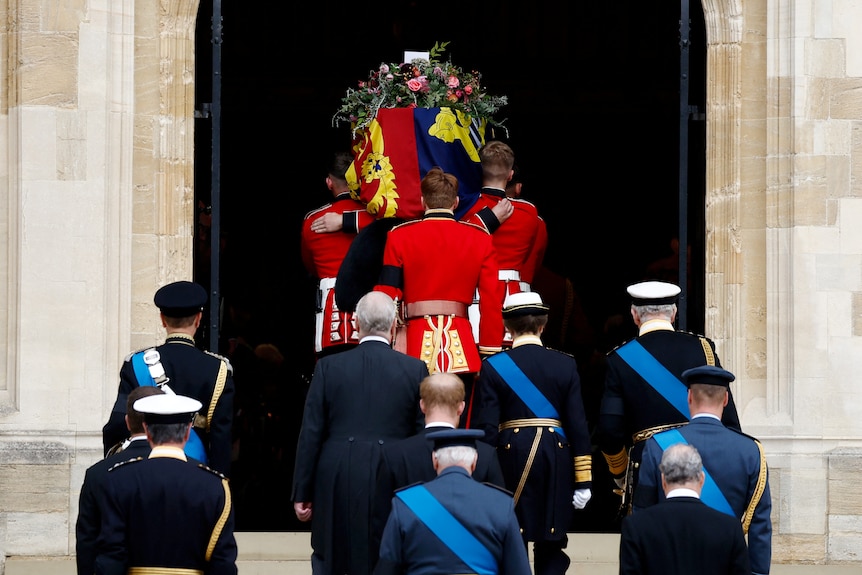 Pall bearers carry the coffin of Queen Elizabeth II into St. George's Chapel 