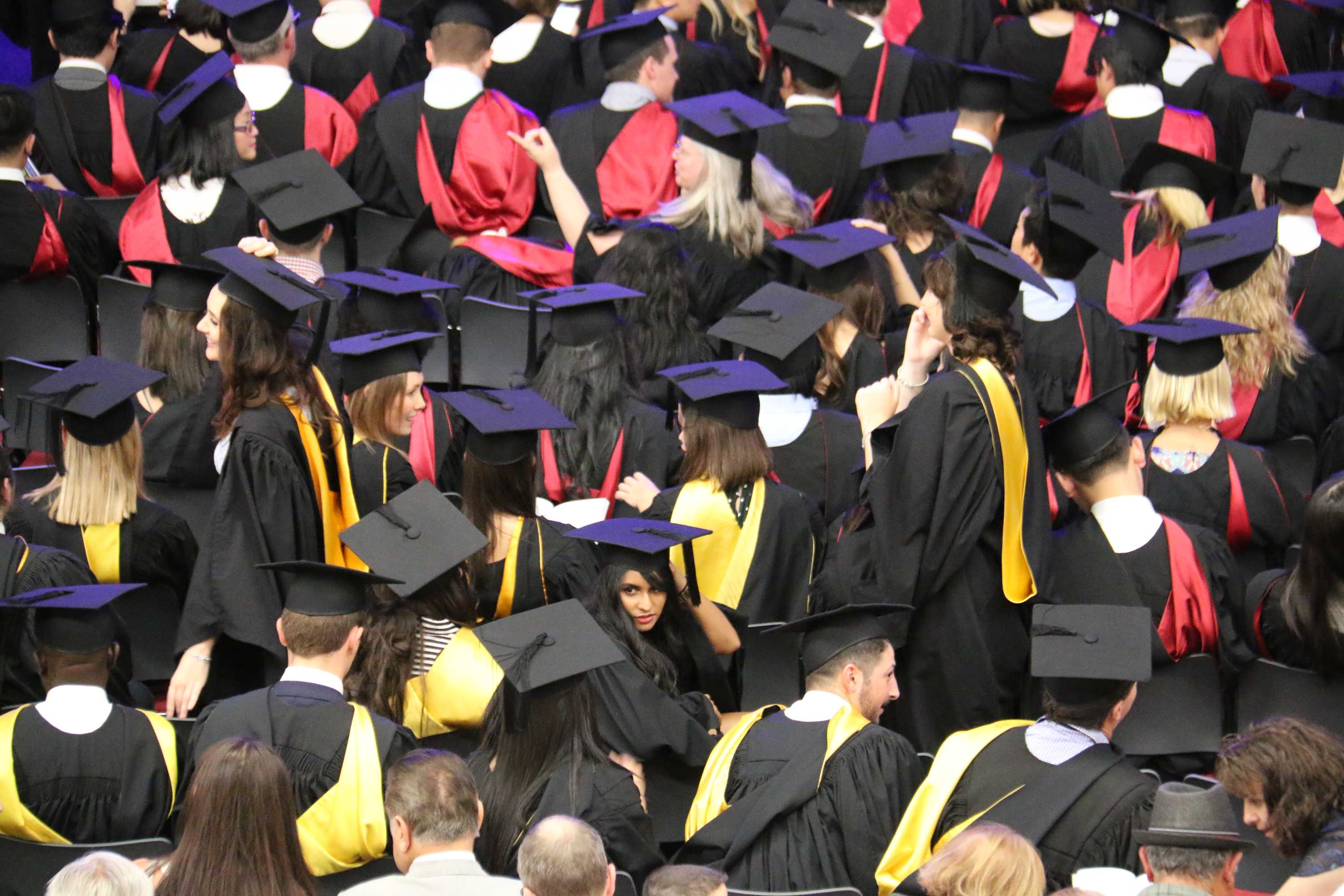 Assistance. When leave university. Студенты идут в университет. Люди идут в университет. When leave university.