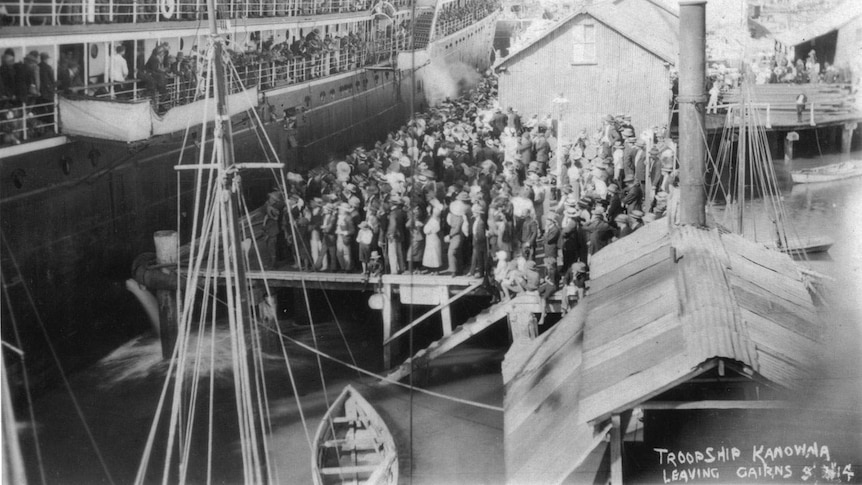 Crowds farewell soldiers aboard the SS Kanowna as the troops leave Cairns on August 11, 1914.