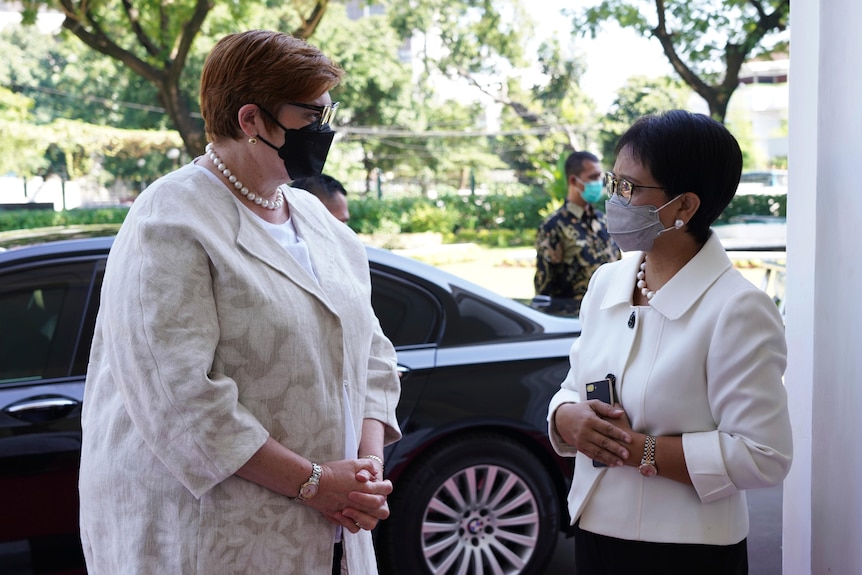 Australian Foreign Minister Marise Payne, left, talks with her Indonesian counterpart Retno Marsudi 