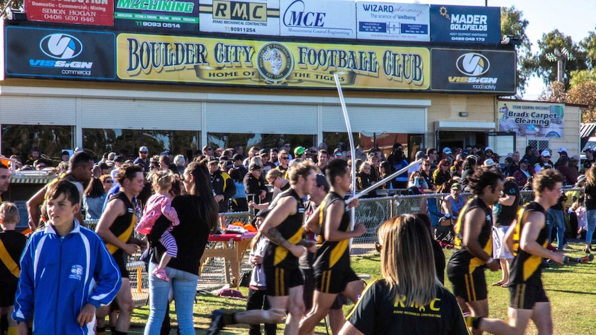 Mines Rovers and Boulder contest the 2016 Goldfields Football League Grand Final