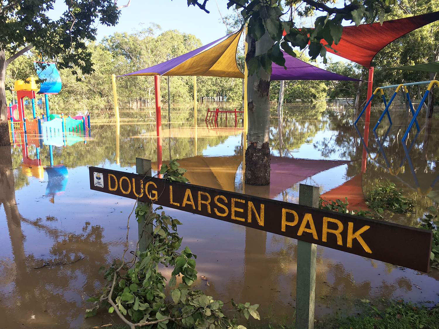 Flood fallout from Cyclone Debbie stretches across two states, cleanup