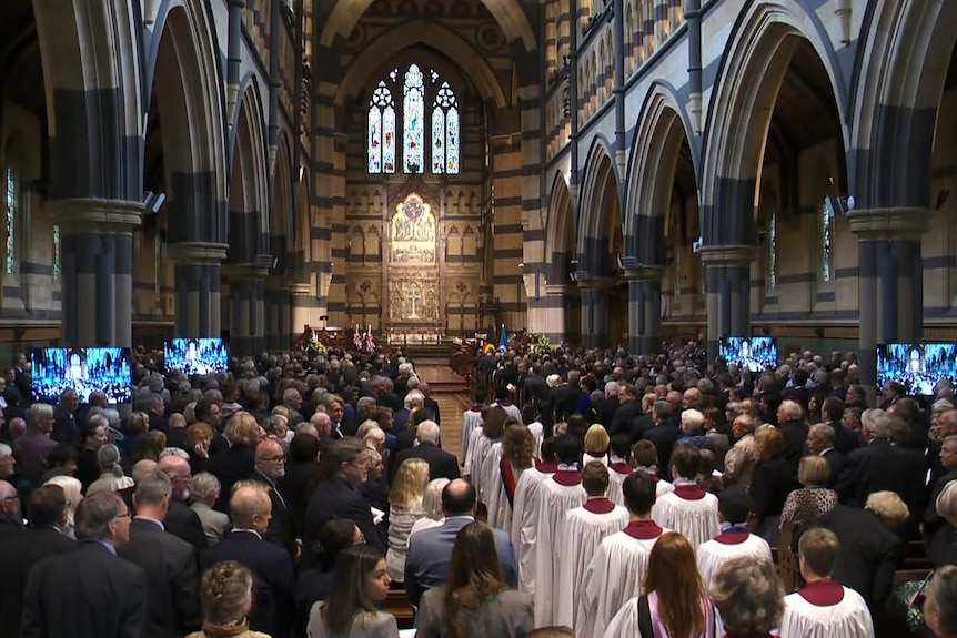 An elevated of St Paul's Cathedral full of people attending a memorial service.