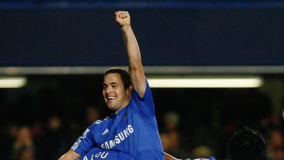 Changing colours...Cole (c) was released by Chelsea and will take his place at Liverpool. (file photo)