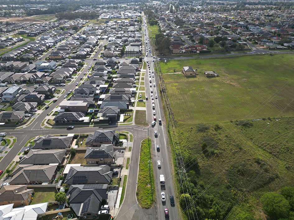 Road plan for new airport 'flawed and shortsighted', critics say