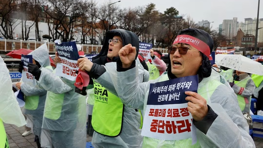 La Corée du Sud donne aux médecins protestataires un délai jusqu’à la fin du mois pour reprendre le travail alors que le système de santé du pays est en crise.